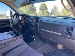 Used 2009  Chevrolet Silverado 2500 4WD Crew Cab LT at Rooster Auto Sales near Vinton, IA