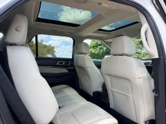 Used 2017  Ford Explorer 4d SUV 4WD Platinum at Rooster Auto Sales near Vinton&comma; IA