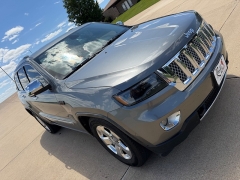 Used 2011  Jeep Grand Cherokee 4d SUV 4WD Limited at Rooster Auto Sales near Vinton&comma; IA
