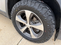 Used 2019  Jeep Cherokee 4d SUV 4WD Limited 3&period;2L at Rooster Auto Sales near Vinton&comma; IA