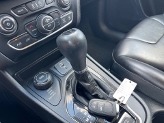 Used 2019 Jeep Cherokee 4d SUV 4WD Latitude Plus 3.2L at Rooster Auto Sales near Vinton, IA
