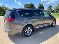 Used 2017 Chrysler Pacifica 4d Wagon Limited at Rooster Auto Sales near Vinton, IA