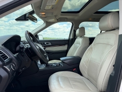 Used 2017  Ford Explorer 4d SUV 4WD Platinum at Rooster Auto Sales near Vinton&comma; IA
