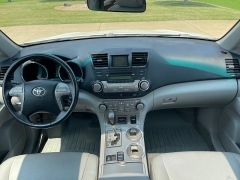 Used 2010 Toyota Highlander 4d SUV AWD SE at Rooster Auto Sales near Vinton, IA