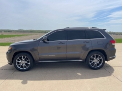 Used 2015 Jeep Grand Cherokee 4d SUV 4WD Summit at Rooster Auto Sales near Vinton, IA