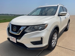 Used 2018 Nissan Rogue 4d SUV AWD SV at Rooster Auto Sales near Vinton, IA