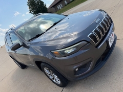 Used 2019  Jeep Cherokee 4d SUV 4WD Latitude Plus Altitude 2&period;4L at Rooster Auto Sales near Vinton&comma; IA