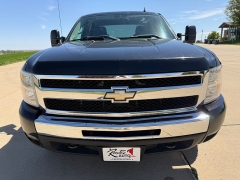 Used 2009  Chevrolet Silverado 1500 4WD Crew Cab LT at Rooster Auto Sales near Vinton&comma; IA