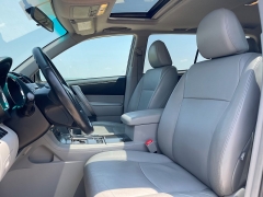 Used 2010 Toyota Highlander 4d SUV AWD SE at Rooster Auto Sales near Vinton, IA
