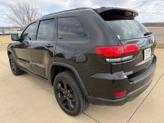 Used 2019  Jeep Grand Cherokee 4d SUV 4WD Laredo Upland at Rooster Auto Sales near Vinton&comma; IA