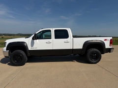 Used 2010  GMC Sierra 2500 4WD Crew Cab SLT at Rooster Auto Sales near Vinton&comma; IA