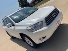 Used 2010 Toyota Highlander 4d SUV AWD SE at Rooster Auto Sales near Vinton, IA