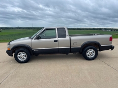Used 2002 Chevrolet S10 Pickup 4WD Ext Cab at Rooster Auto Sales near Vinton, IA