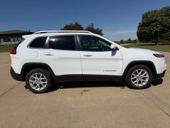 Used 2015  Jeep Cherokee 4d SUV FWD Latitude V6 at Rooster Auto Sales near Vinton&comma; IA