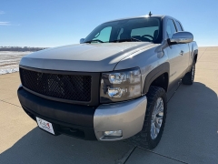 Used 2007  Chevrolet Silverado 1500 4WD Ext Cab LTZ at Rooster Auto Sales near Vinton&comma; IA
