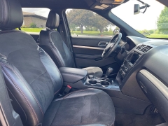 Used 2018 Ford Explorer 4d SUV 4WD XLT at Rooster Auto Sales near Vinton, IA
