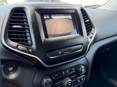 Used 2019  Jeep Cherokee 4d SUV 4WD Latitude Plus Altitude 2&period;4L at Rooster Auto Sales near Vinton&comma; IA