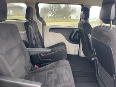 Used 2015  Dodge Grand Caravan 4d Wagon SXT at Rooster Auto Sales near Vinton&comma; IA