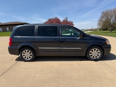 Used 2013  Chrysler Town & Country 4d Wagon Touring at Rooster Auto Sales near Vinton&comma; IA