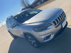 Used 2019  Jeep Cherokee 4d SUV 4WD Limited 3&period;2L at Rooster Auto Sales near Vinton&comma; IA