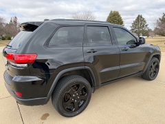 Used 2019  Jeep Grand Cherokee 4d SUV 4WD Laredo Upland at Rooster Auto Sales near Vinton&comma; IA