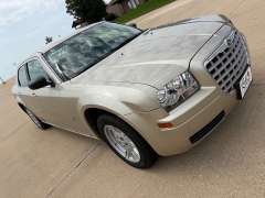 Used 2006  Chrysler 300 4d Sedan Base at Rooster Auto Sales near Vinton&comma; IA