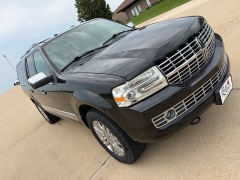 Used 2010  Lincoln Navigator L 4d SUV 4WD Elite at Rooster Auto Sales near Vinton&comma; IA