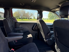 Used 2015  Dodge Grand Caravan 4d Wagon SE Plus at Rooster Auto Sales near Vinton&comma; IA