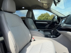 Used 2014  Toyota Highlander 4d SUV AWD LE Plus at Rooster Auto Sales near Vinton&comma; IA