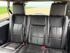 Used 2010  Lincoln Navigator L 4d SUV 4WD Elite at Rooster Auto Sales near Vinton&comma; IA