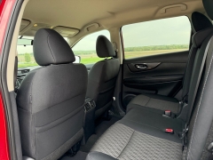 Used 2018  Nissan Rogue 4d SUV AWD SV at Rooster Auto Sales near Vinton&comma; IA