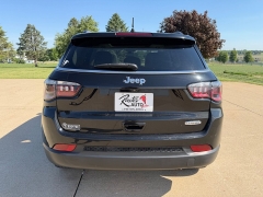 Used 2021  Jeep Compass Latitude FWD at Rooster Auto Sales near Vinton&comma; IA