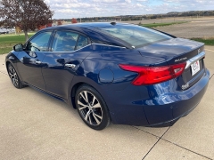 Used 2017  Nissan Maxima 4d Sedan Platinum at Rooster Auto Sales near Vinton, IA