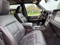 Used 2010  Lincoln Navigator L 4d SUV 4WD Elite at Rooster Auto Sales near Vinton&comma; IA
