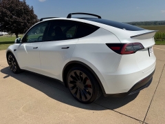 Used 2021  Tesla Model Y Performance AWD at Rooster Auto Sales near Vinton&comma; IA