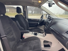 Used 2015  Dodge Grand Caravan 4d Wagon SXT at Rooster Auto Sales near Vinton&comma; IA