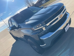 Used 2019  Chevrolet Silverado 1500 4WD Crew Cab LT at Rooster Auto Sales near Vinton&comma; IA