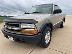 Used 2002 Chevrolet S10 Pickup 4WD Ext Cab at Rooster Auto Sales near Vinton, IA