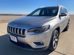 Used 2019  Jeep Cherokee 4d SUV 4WD Limited 3&period;2L at Rooster Auto Sales near Vinton&comma; IA
