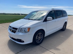 Used 2016 Dodge Grand Caravan 4d Wagon SXT at Rooster Auto Sales near Vinton, IA