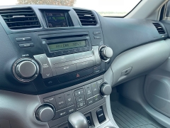Used 2010 Toyota Highlander 4d SUV AWD SE at Rooster Auto Sales near Vinton, IA