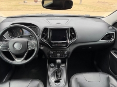 Used 2019  Jeep Cherokee 4d SUV 4WD Limited 3&period;2L at Rooster Auto Sales near Vinton&comma; IA