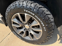 Used 2021  Chevrolet Silverado 1500 4WD Crew Cab 147" LT at Rooster Auto Sales near Vinton&comma; IA
