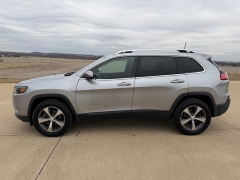 Used 2019  Jeep Cherokee 4d SUV 4WD Limited 3&period;2L at Rooster Auto Sales near Vinton&comma; IA