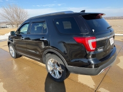 Used 2017  Ford Explorer 4d SUV 4WD Limited at Rooster Auto Sales near Vinton&comma; IA