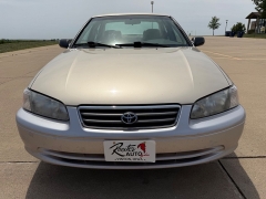 Used 2000  Toyota Camry 4d Sedan XLE at Rooster Auto Sales near Vinton&comma; IA