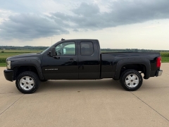 Used 2010  Chevrolet Silverado 1500 4WD Ext Cab LT at Rooster Auto Sales near Vinton&comma; IA