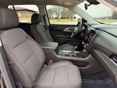 Used 2018  Chevrolet Traverse 4d SUV FWD LT Cloth w&sol;1LT at Rooster Auto Sales near Vinton&comma; IA