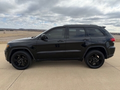 Used 2019  Jeep Grand Cherokee 4d SUV 4WD Laredo Upland at Rooster Auto Sales near Vinton&comma; IA