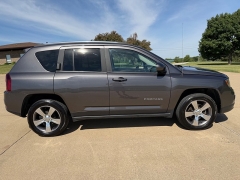 Used 2016  Jeep Compass 4d SUV FWD High Altitude at Rooster Auto Sales near Vinton&comma; IA